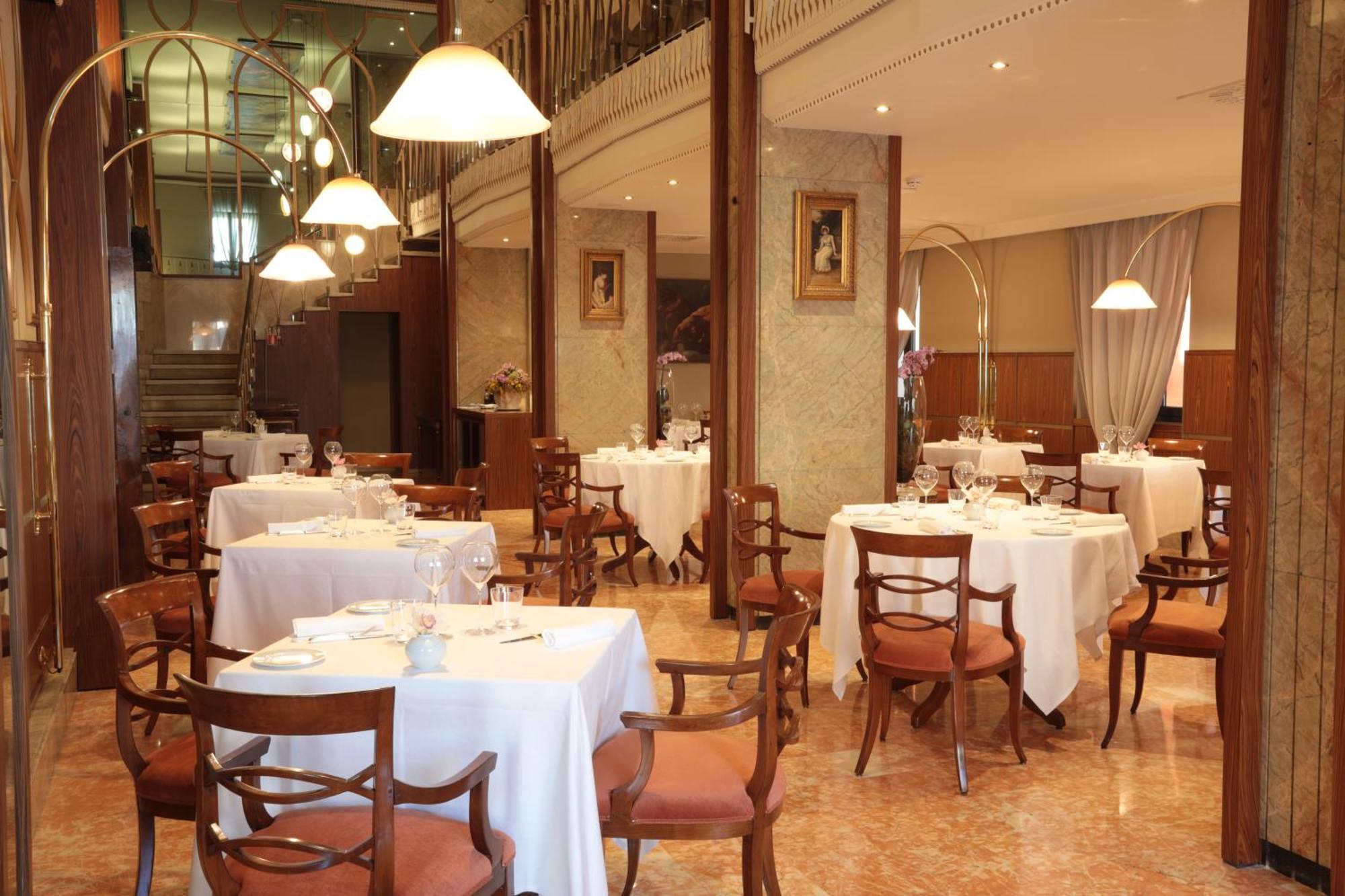 Due Torri Hotel Верона Екстериор снимка